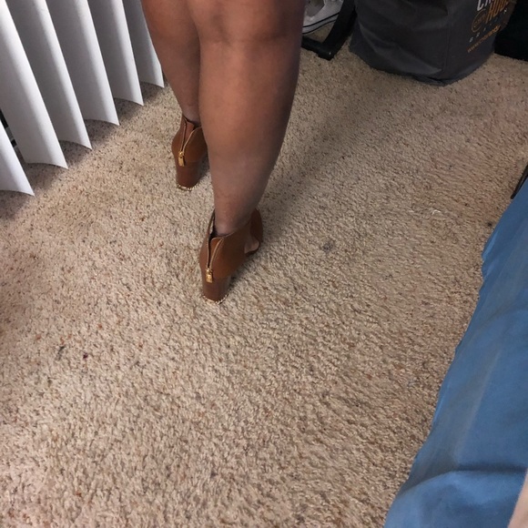 Brand New Michael Kors Sandals - Picture 5 of 5